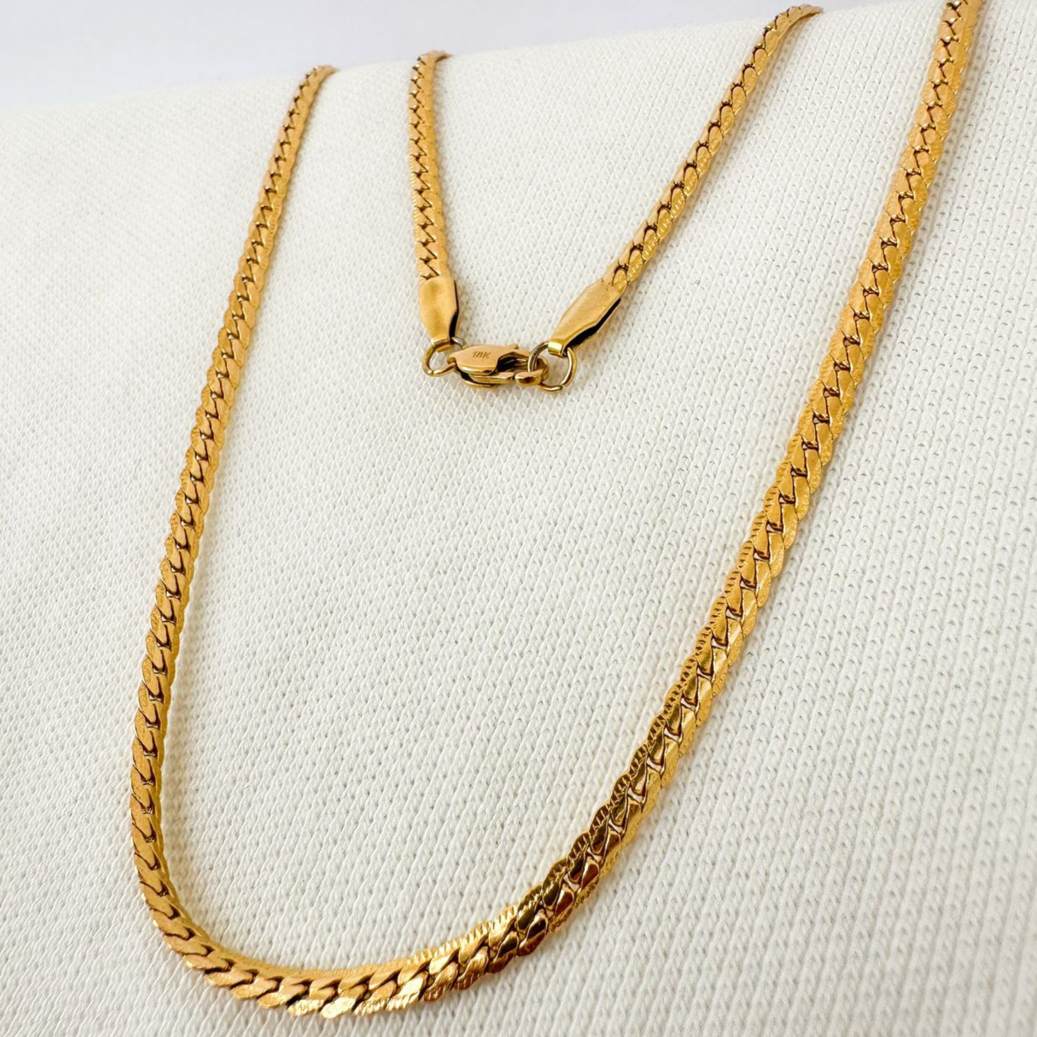 Cadena Grabada Mujer