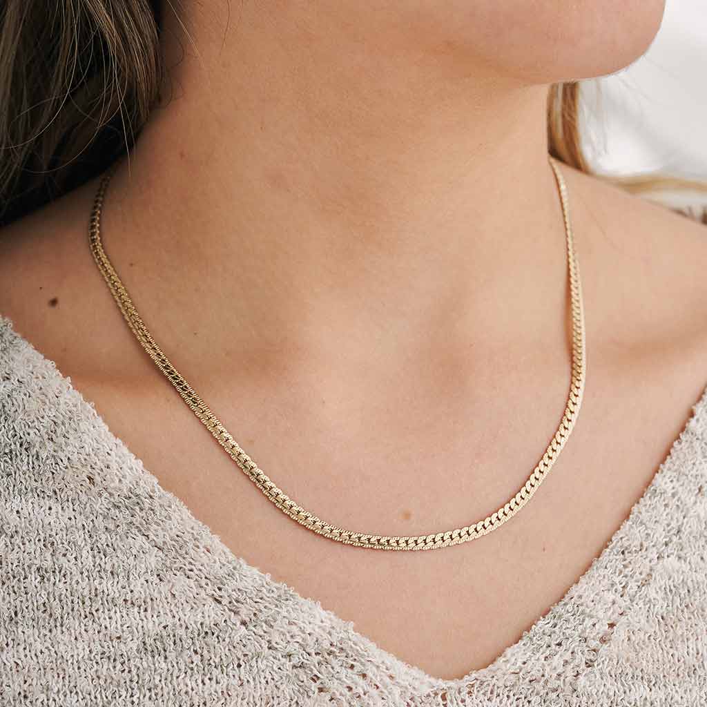 Cadena Grabada Mujer